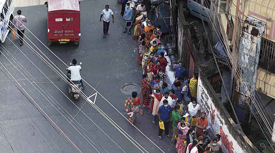 At your door: A long queue in Garfa on Tuesday for the state government’s outreach programme, Duare Sarkar (government on doorstep), where officials and elected representatives heard residents’ grievances.
