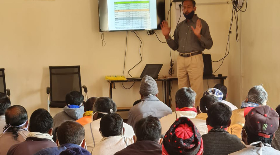 An expert from BAU briefing prisoners at Birsa Munda Central Jail about organic farming techniques in Ranchi on Monday. 