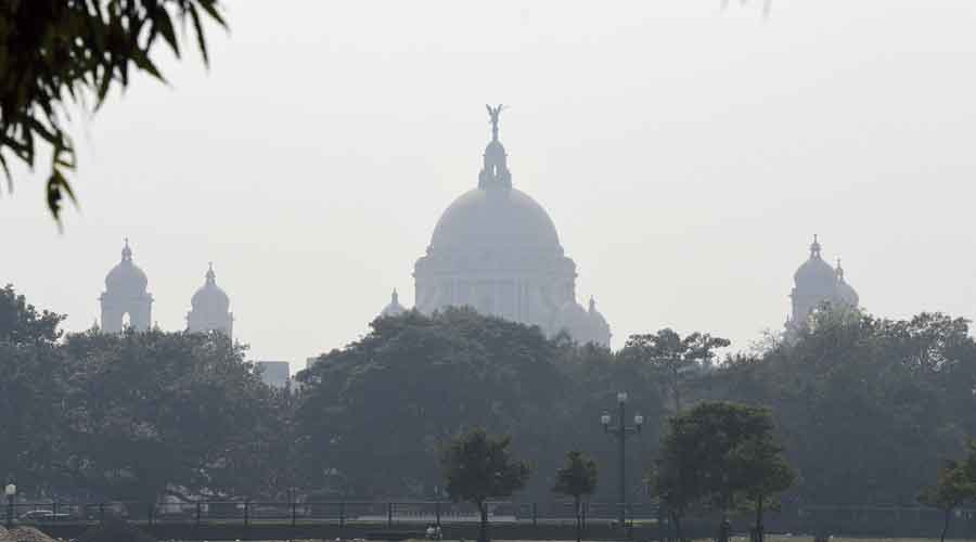 In accordance with the air quality report of Dec 3rd, the AQI was 185 (moderate) at Victoria Memorial, 212 (poor) at Ballygunge, 163 (moderate) at Rabindra Sarobar, and 307 (very poor) at Rabindra Bharati University at 9 AM, which was before the rain washed the city.