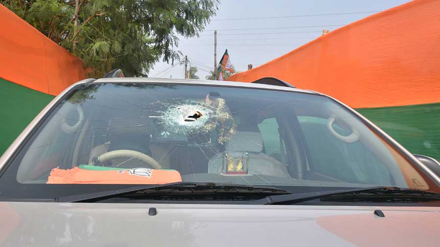 Stones hit Nadda convoy in Bengal- BJP claimed  at least 17 cars and 127 bikes  damaged and 35 bikes were not found