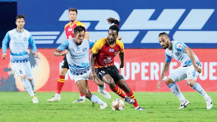 Jacques Maghoma of SC East Bengal tries to go past a Jamshedpur FC defender on Thursday. 