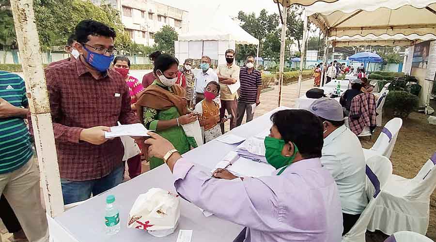 Civic officials man a counter at the Duare Sarkar programme in CJ Block in December, 2020.