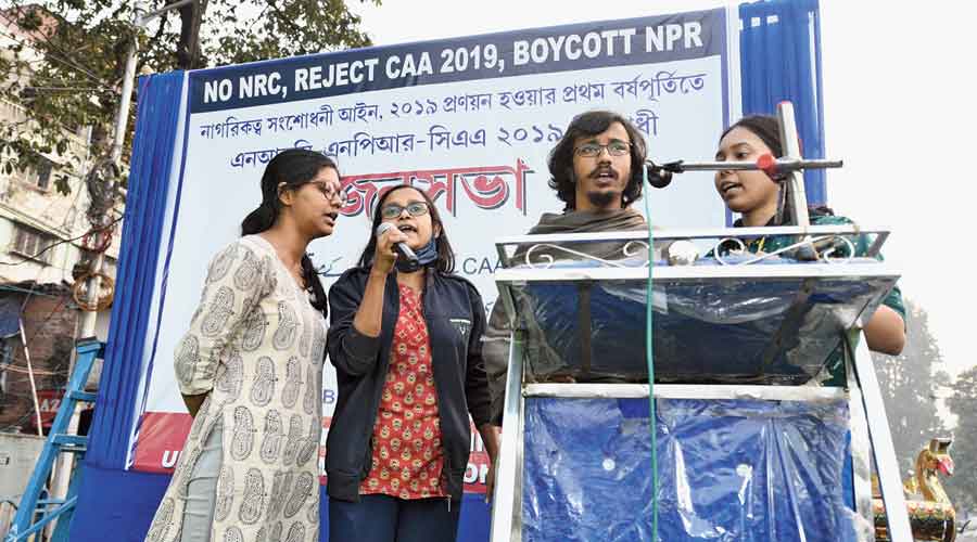 CAA opponents warm up in Calcutta  -Over 200 Calcuttans came together at Rajabazar on Saturday, the first anniversary of the citizenship act