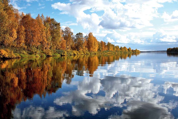The Konkaiden Polku trail hike involves covering a stretch of River Raudanjoki in a canoe