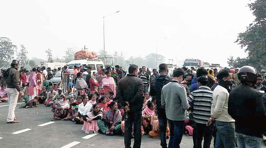 Arrest sparks 6-hour roadblock in the Dooars -Police arrested an assistant manager of a Haldibari tea estate for stealing power and putting up illegal electrified fences that led to the death of a wild elephant 