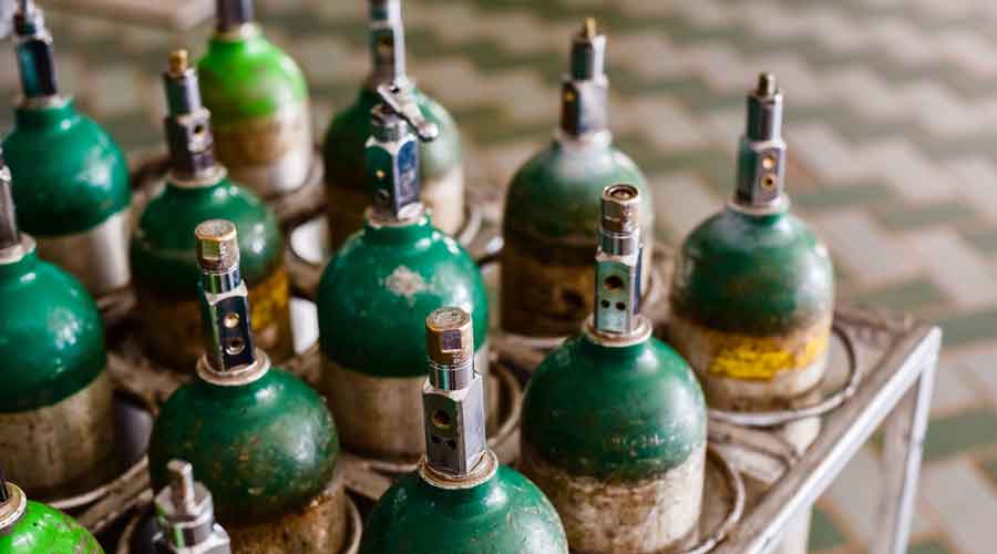 Hunt hard for oxygen cylinder in Kolkata - Telegraph India