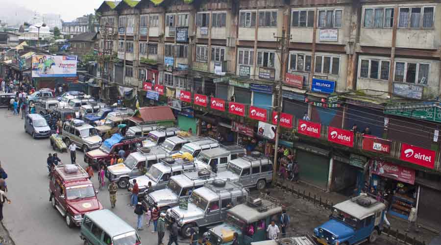 Hill taxi owners stare at road tax penalty -State govt had earlier stated that validity of vehicle papers would remain valid till June 30 even if the owners did not pay