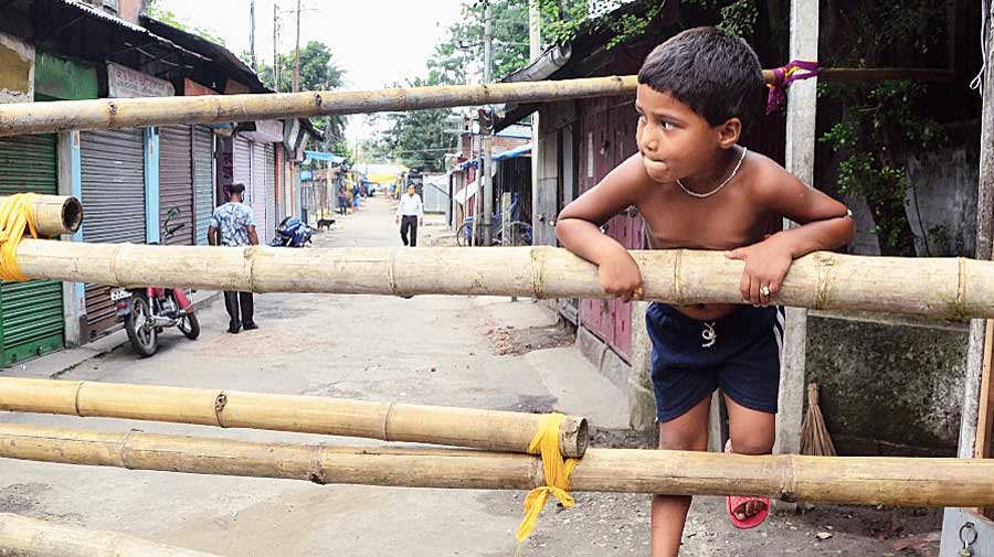 Rain helps in lockdown in north Bengal -Bid to keep people indoors and contain Covid spread