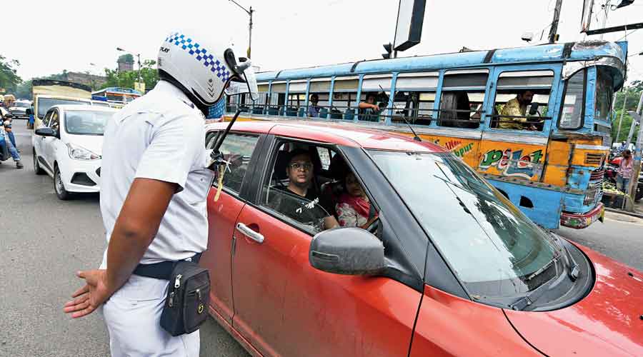 Govt extends validity of driving licence, vehicle documents till June