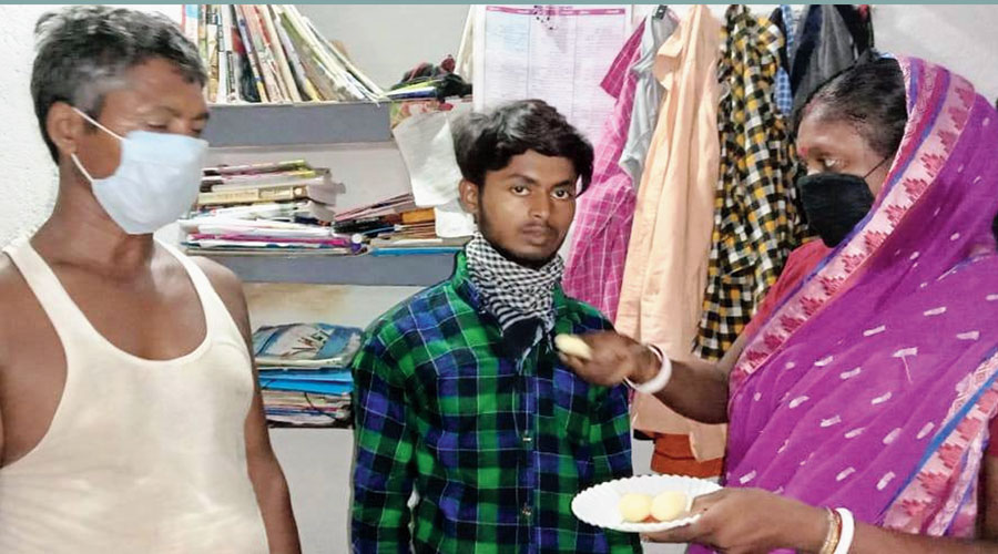 Manoj Mondal with his family