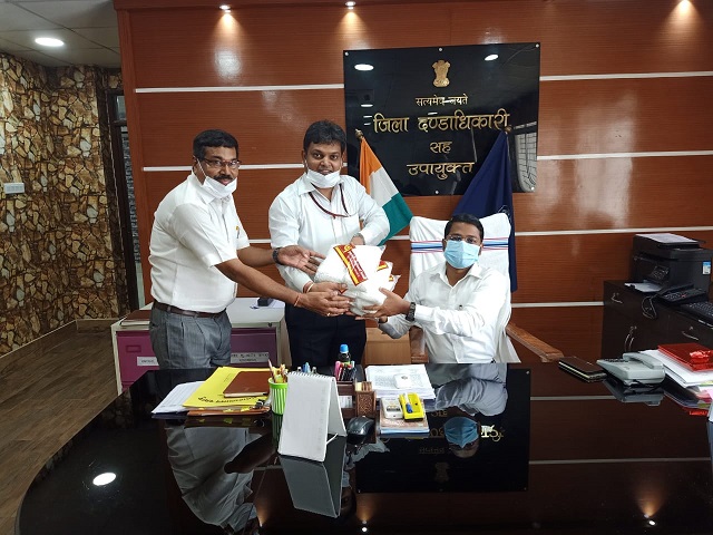 PNB officials handing sanitizers & masks to the DC