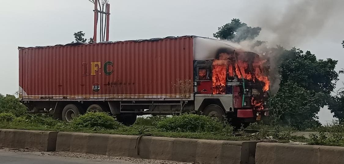 The container on fire in Chouparan, Hazaribagh on Monday