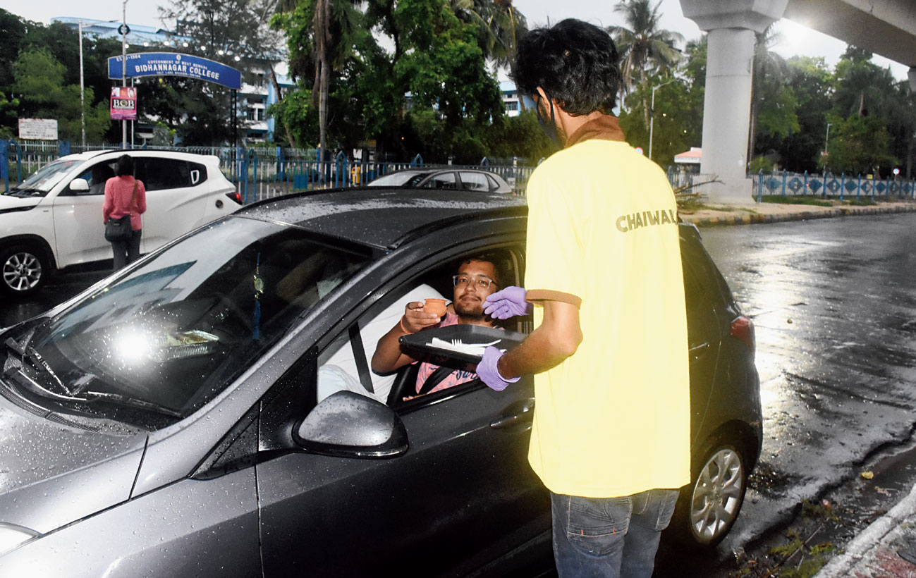 “Time was when I’d eat out three to five time a week. Now I’m eating out twice a month, that too only at drive-ins,” said Priyank Agarwal who had come to DB Block’s Pappu Chaiwala from Lake Town for tea and omlette. Police are not too worried about this joint, “as the tea here is expensive and so crowd is low,” said the police officer. Santu Hajra, a staff member, said they were serving snacks in disposable plates and customers were binning them before driving off. 