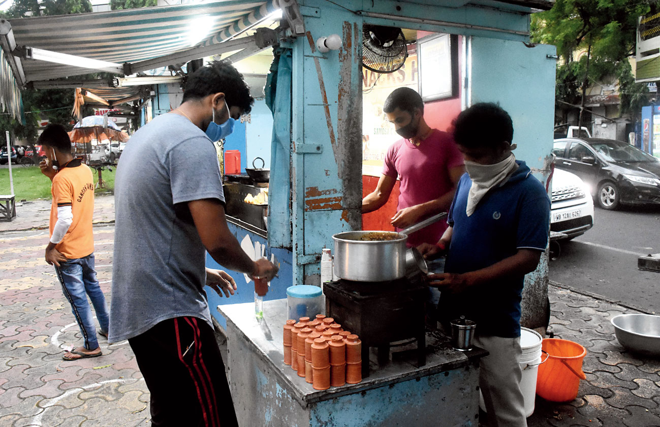 All chairs have been removed from the fish pond area in front of BF Block swimming pool, that once swarmed with foodies. In fact, the only people The Telegraph Salt Lake found drinking tea on Monday afternoon were other food stall keepers. “Business is so low that we come here not to work but chat,” said R. Mondal, who sells momos. Tea seller Vijay Sahu is disappointed with sales too. “Even fewer people come if it rains,” he says. 