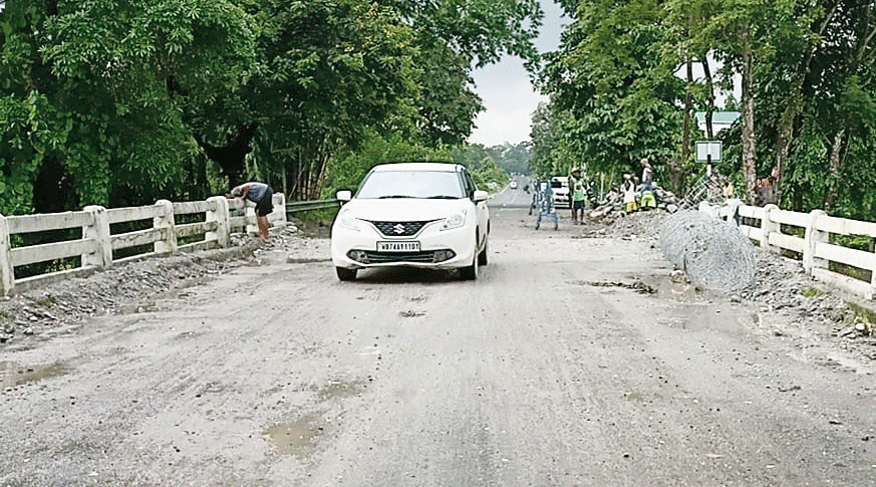 PWD restores connectivity along NH31C within 24 hours -Damaged stretch of rail tracks near Malbazar yet to be restored 