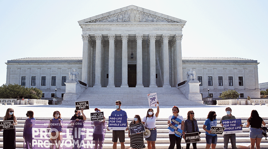 Anti-abortion protesters outside the US Supreme Court in Washington.