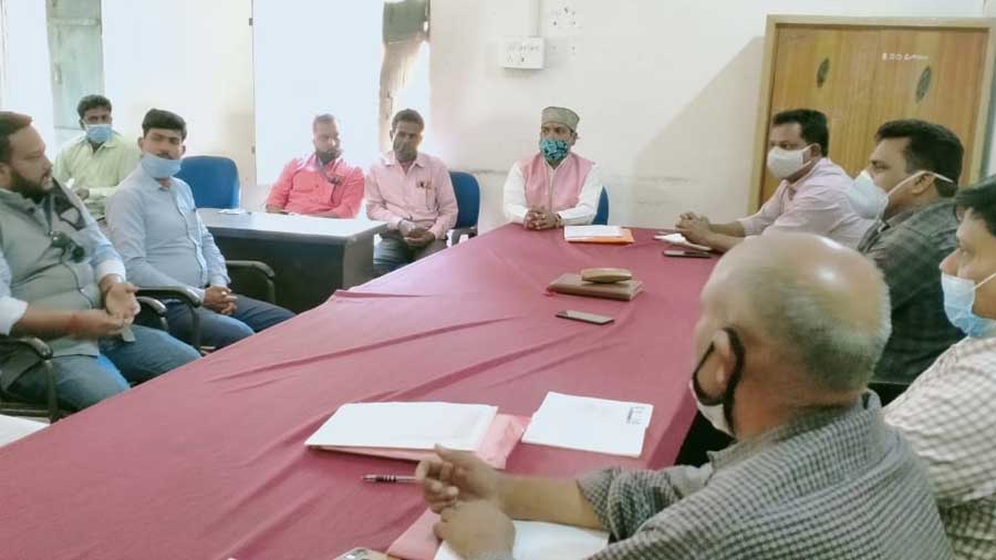 Officials during the meeting at Chatra. 
