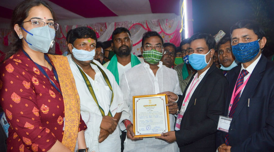 JMM candidate Basant Soren with his election certificate after he was announced the winner in the Dumka byelections.