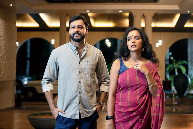 Indrasish and Tuhina in the Hoichoi web series Damayanti.