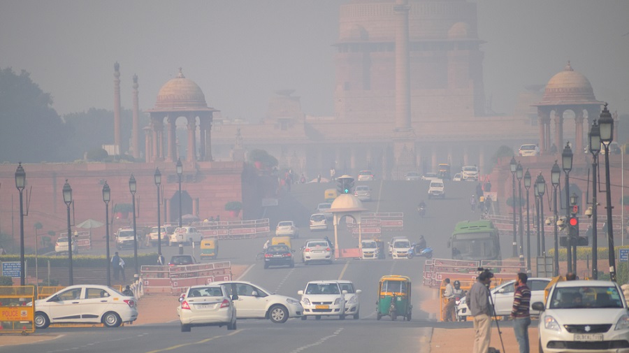 The levels of PM2.5 which is about three per cent the diameter of a human hair and can lead to premature deaths from heart and lung diseases were 233 microgram per cubic meter ( g/m3) at 9 am, below the emergency threshold of 300 g/m3.