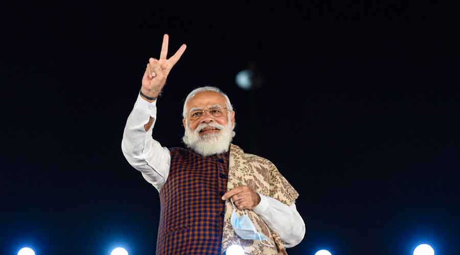 Prime Minister Narendra Modi flashes the victory sign in New Delhi, a day after the NDA garnered majority in the Bihar Assembly elections