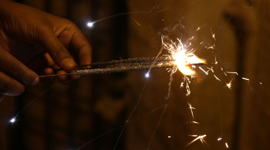 Green fireworks, also called “green crackers”, are low-emission fireworks that are made of materials that cause less pollution.