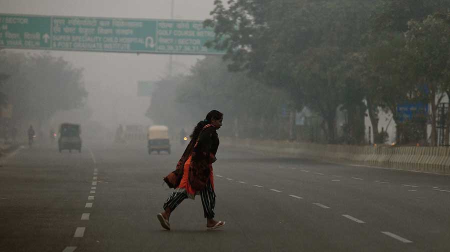 AQI Remains in ‘Poor’ Category" Delhi Records Minimum Temperature of 12.9 °C, A Notch Above Season’s Average.