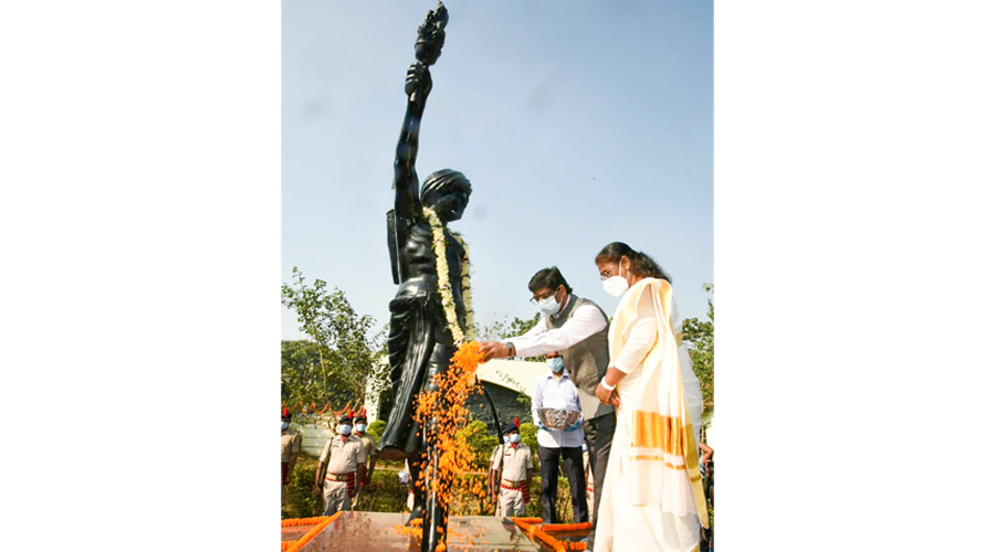 Guv Draupadi Murmu, CM Hemant Soren recalling Birsa Munda on his birth anniversary and 20th Statehood Day of Jharkhand on Sunday in Ranchi.