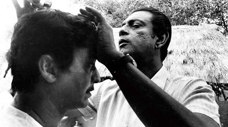 Satyajit Ray fixes Soumitra Chatterjee’s hair during the shooting of Ashani Sanket (1973). Soumitra plays doctor-teacher Gangacharan  in this classic based on the Great Famine of Bengal of 1943. The film is a cinematic recreation of  Bibhutibhushan Bandopadhyay’s novel  with the same name