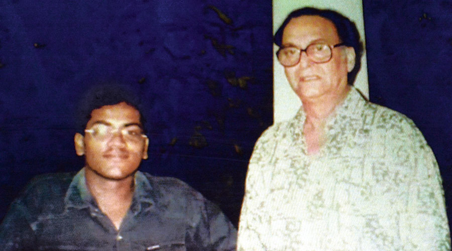 Amit Das with the actor during the shooting of Mrs Universe at Golmuri Club in Jamshedpur in 1996.