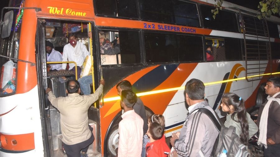 Passengers board a Bihar-bound bus from the Dhanbad Station bus stop on Tuesday night