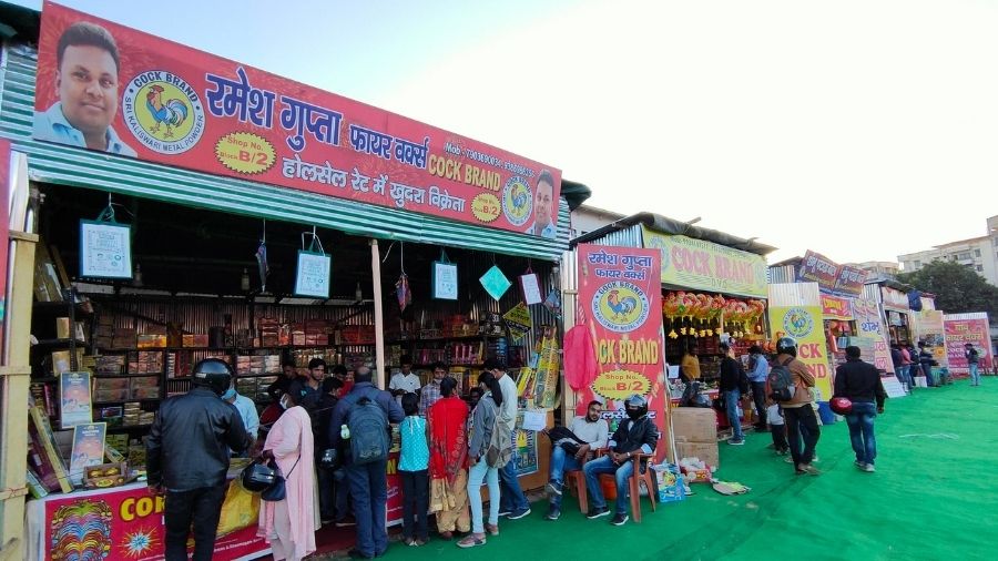 The makeshift cracker market set up at Jaipal Singh Stadium in Ranchi on Saturday (November 14). None of the shops displayed notices announcing the availability of green crackers as was mandated by Jharkhand State Pollution Control Board (JSPCB)