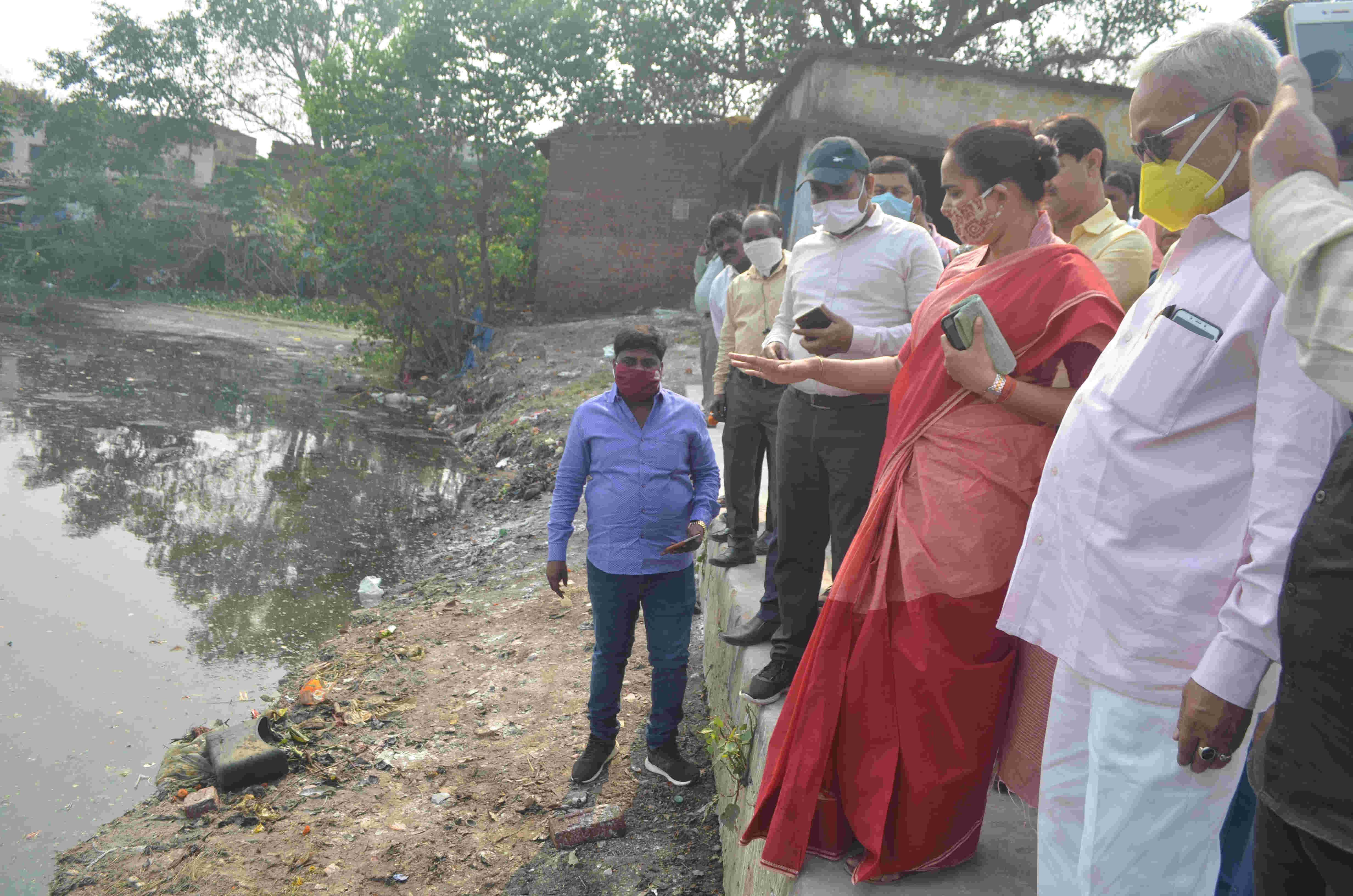 Jharia MLA Purnima Niraj Singh at Raja Talab.