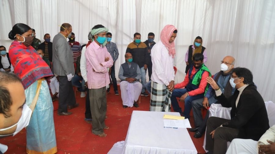 Soren hears out the problems of the villagers. He ordered the construction of a playground and a pond at Nemra.