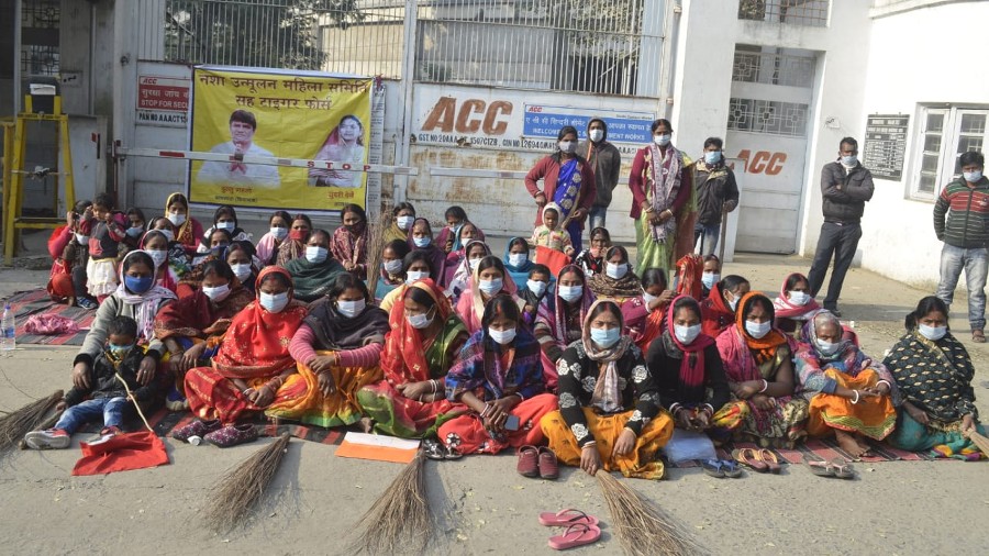 Local job seekers staging a dharna before the main gate of ACC Factory  in Dhanbad on Monday