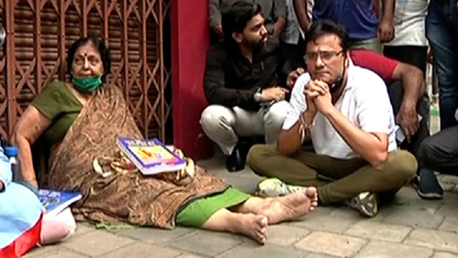 Shobha Deshpande sits outside the jeweller's shop.