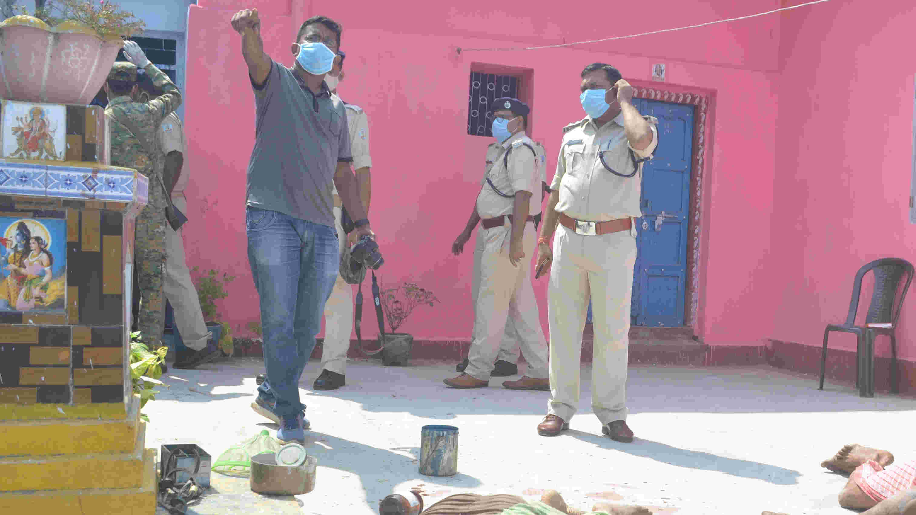 City SP R Ram Kumar (in grey t-shirt) at the crime scene.