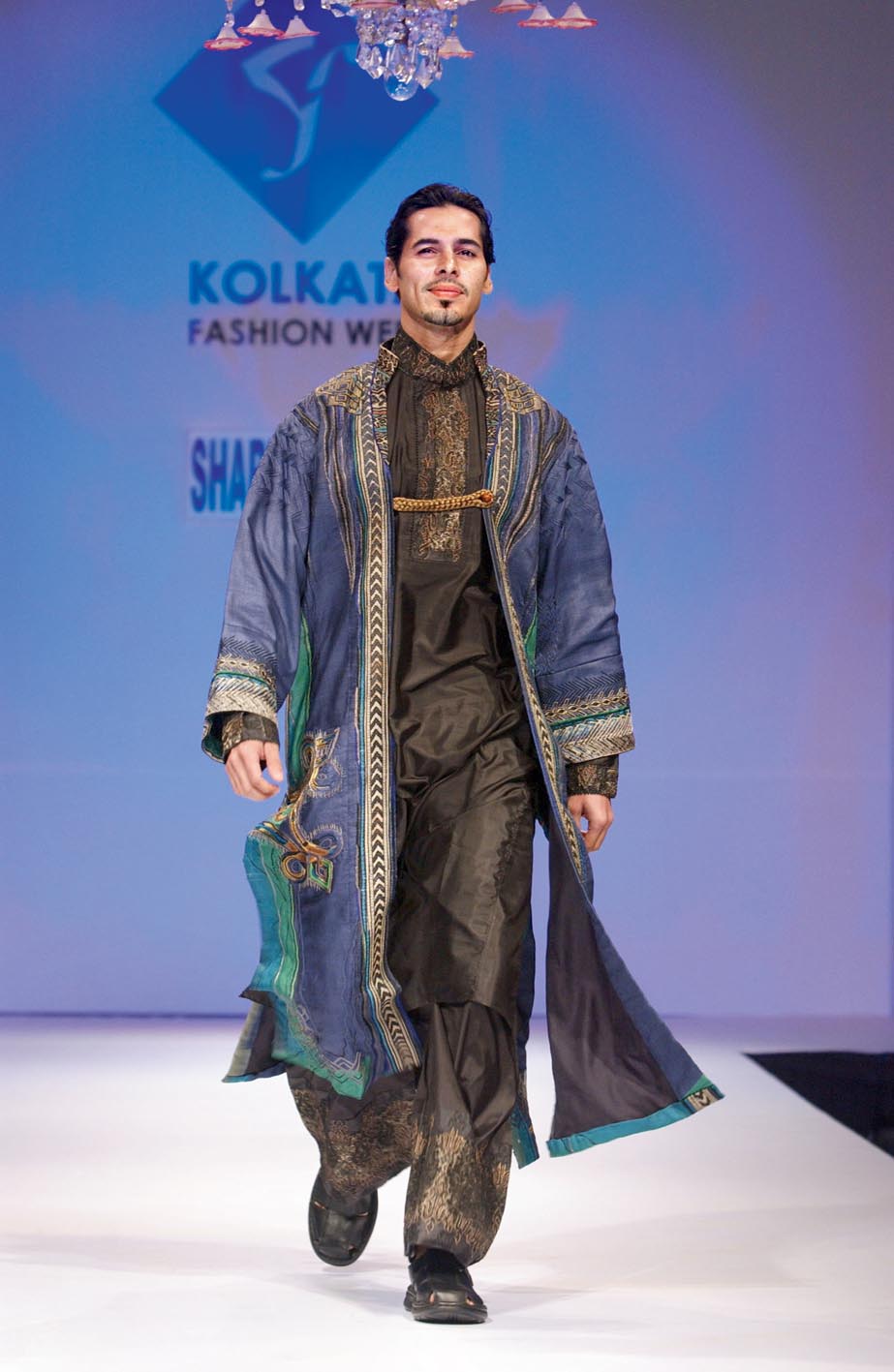 1. Dino Morea in Sharbari at Kolkata Fashion Week