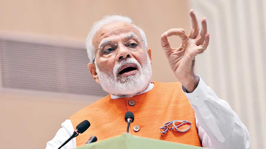 Modi slams Mamata over 'cut money', accuses CM of insulting Bengali pride