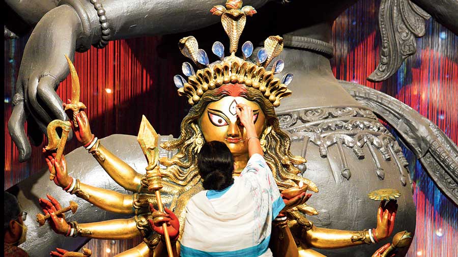 Mamata Banerjee to launch big-ticket Durga Pujas online