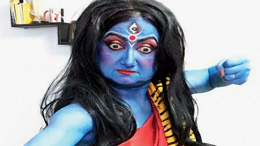 Gulabi Gang, a DB Block-based group, hosted an hour-long virtual show on agomoni, titled Bajlo pujor ghanta