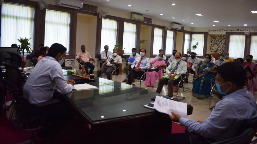 Bokaro deputy commissioner Rajesh Singh at the meeting with the principals of private schools. 