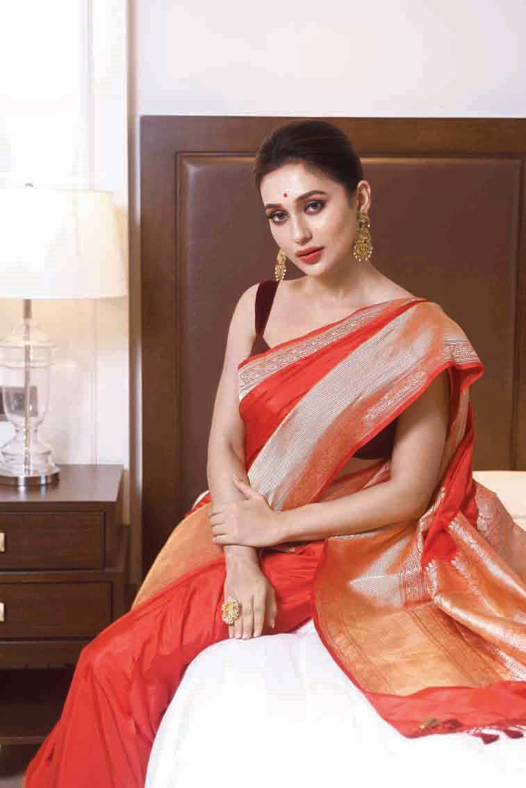 3. We couldn’t take our eyes of this picture. Mimi was a frame of radiance in this Sindoora sari by Mitan Ghosh, a handcrafted pure katan silk Benarasi with kadhua kadhiyal border. The hair was worn in a bun and the red bindi Mimi style, slightly higher on the forehead. The big earrings and a sleeveless velvet blouse completed the look. “The red sari was a favourite... very Bengali, a look I will definitely try during Pujas,” said Mimi.