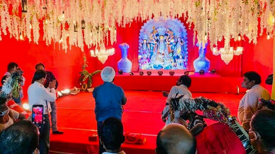 Devotees perform rituals on the occasion of Mahasashthi at OCC Compound Durga Puja Samiti in Ranchi on Thursday. 