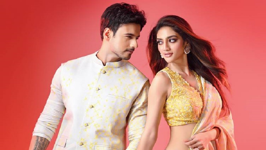 SOS Kolkata co-stars Nusrat Jahan and Yash get into Puja classics for this  shoot - Telegraph India