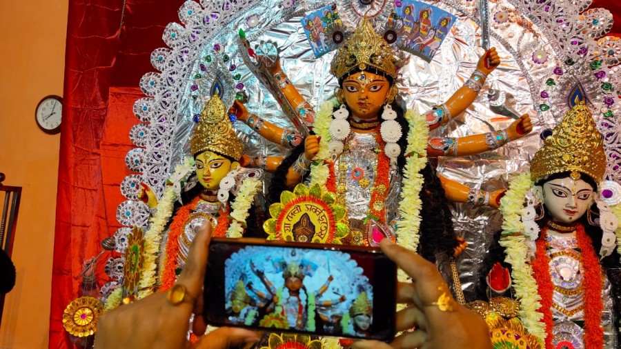 A woman takes a photograph of the Durga idol at Hari Mandir in Dhanbad’s Hirapur on Thursday.