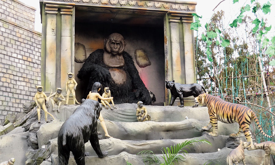 What is the ape saying to Mowgli?
