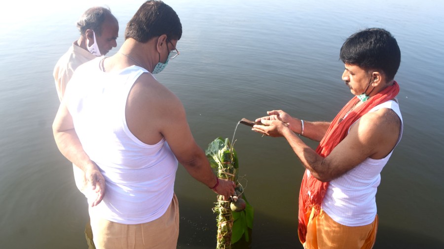 The bath and worship of kola bou are performed at Loco Tank in Dhanbad on Friday. 