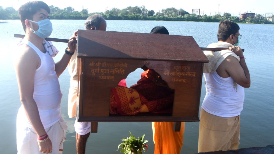 The kola bou is taken away in a palanquin in Dhanbad on Friday after being draped in a sari. 