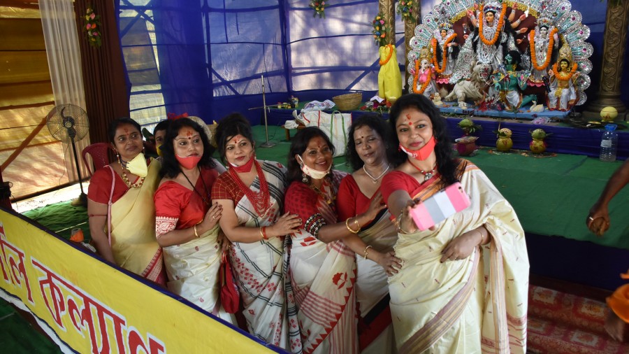 Members of the Bengali Kalyan Samiti taking a selfie in Dhanbad on Friday.